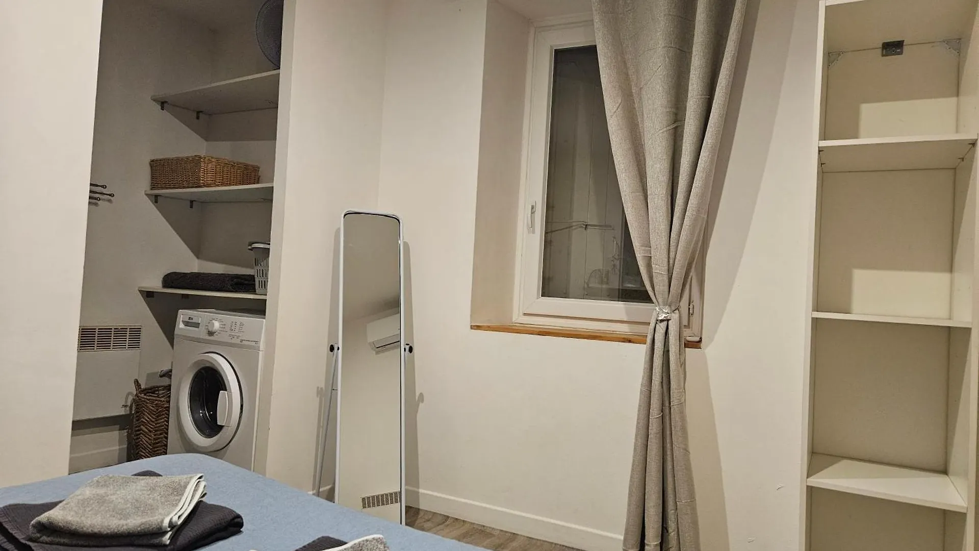 Maison De Village Meublee Avec Terrasse Donzere Holiday home